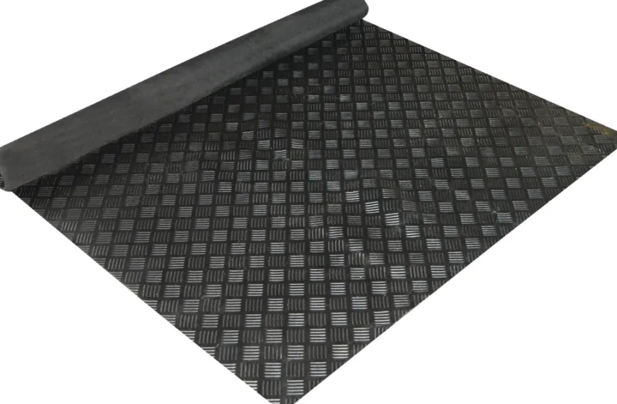 Bundmåtte i gummi 203 x 120 cm - AutoZone®