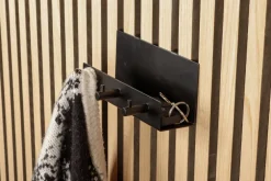 Hylde m/knager til akustikpanel sort