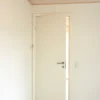 Stabil hvidmalet dør 72,5 x 204 cm